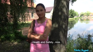 Сосет хуй в лесу у незнакомца