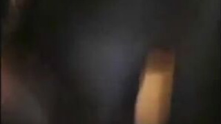 Несколько черных ребят шпилят во все щели замужнюю поебушку